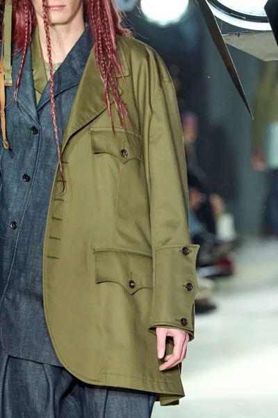 Look 100
